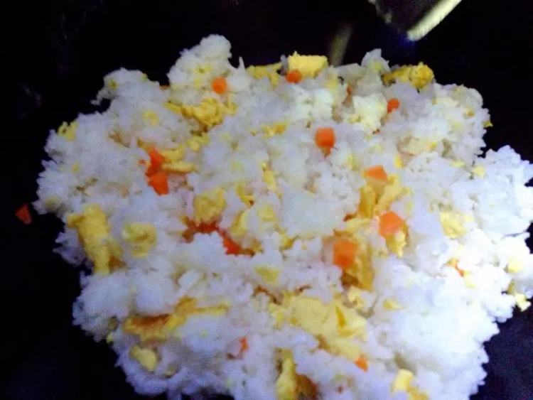 【儿童美食】家常炒饭步骤10