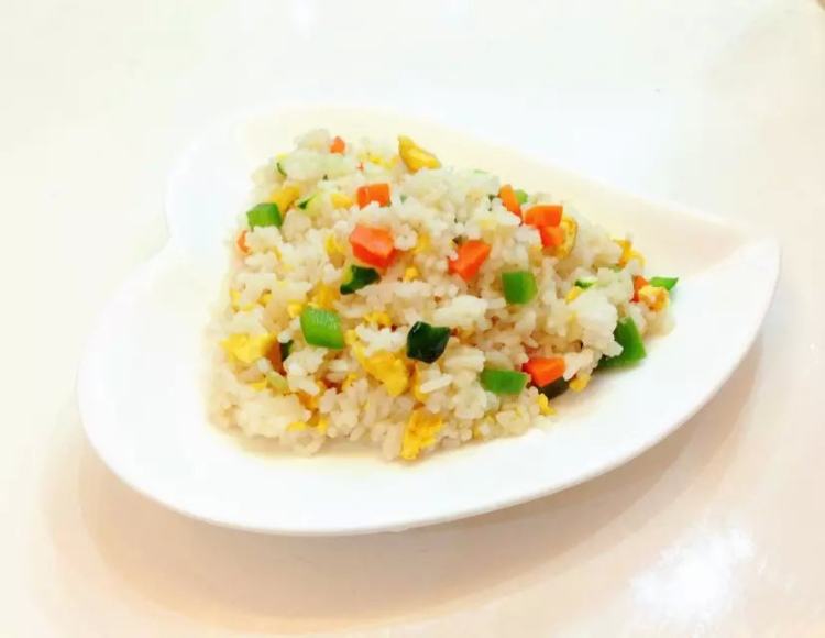 【儿童美食】家常炒饭步骤13