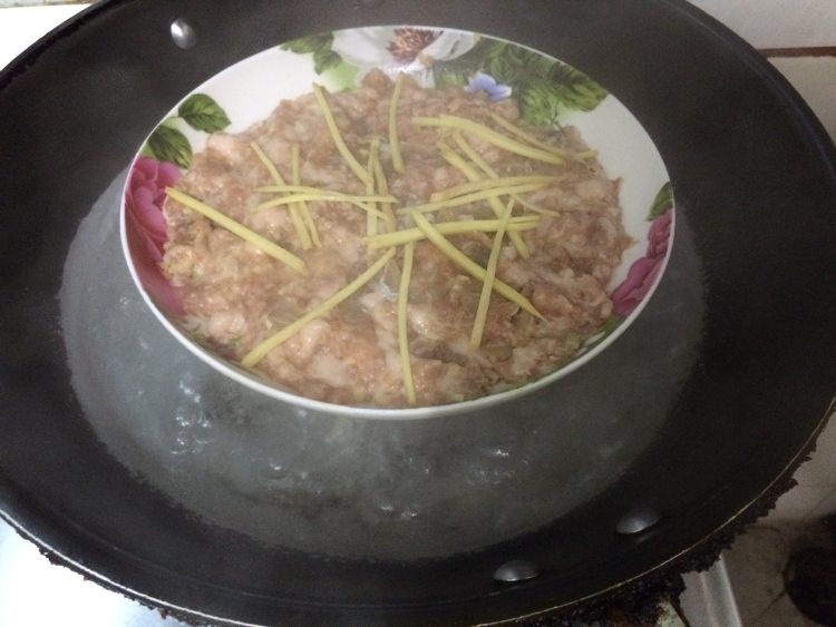 咸鱼蒸肉饼步骤7