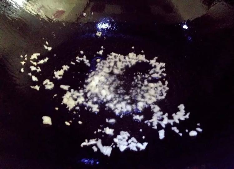 【儿童美食】肉片炒土步骤7