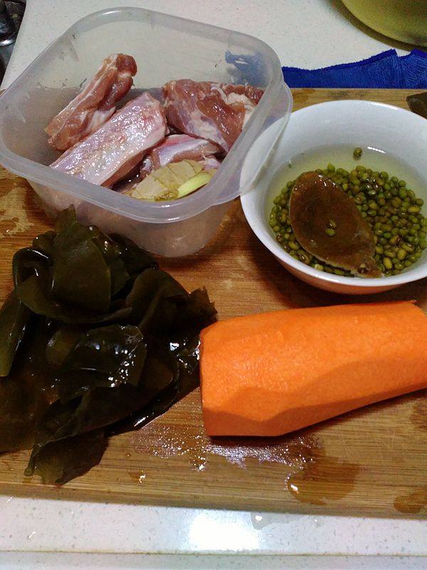 海带绿豆排骨冬瓜汤步骤1