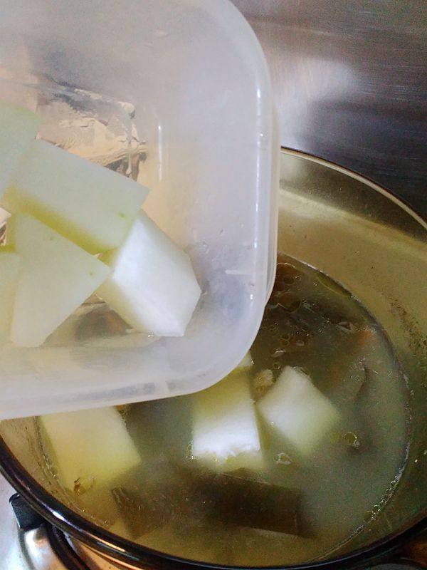 海带绿豆排骨冬瓜汤步骤5