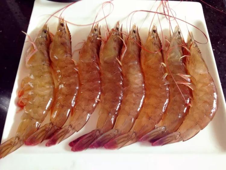 蒜蓉丝瓜蒸虾步骤2