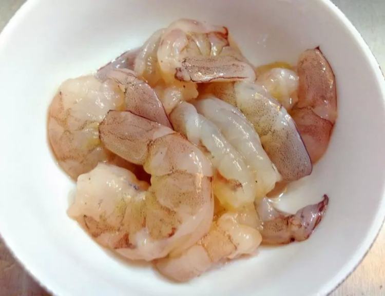 蒜蓉丝瓜蒸虾步骤5