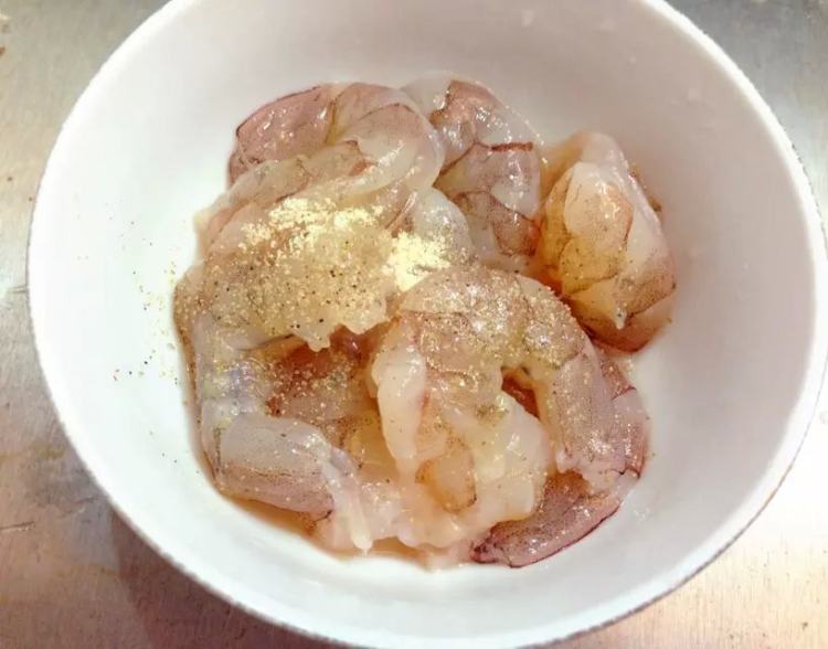 蒜蓉丝瓜蒸虾步骤4