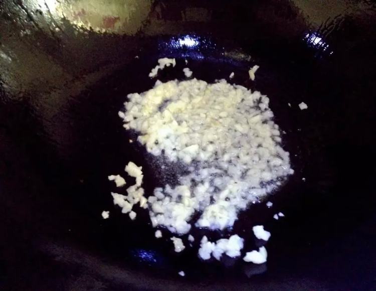 蒜蓉粉丝蒸鲜鱿步骤9