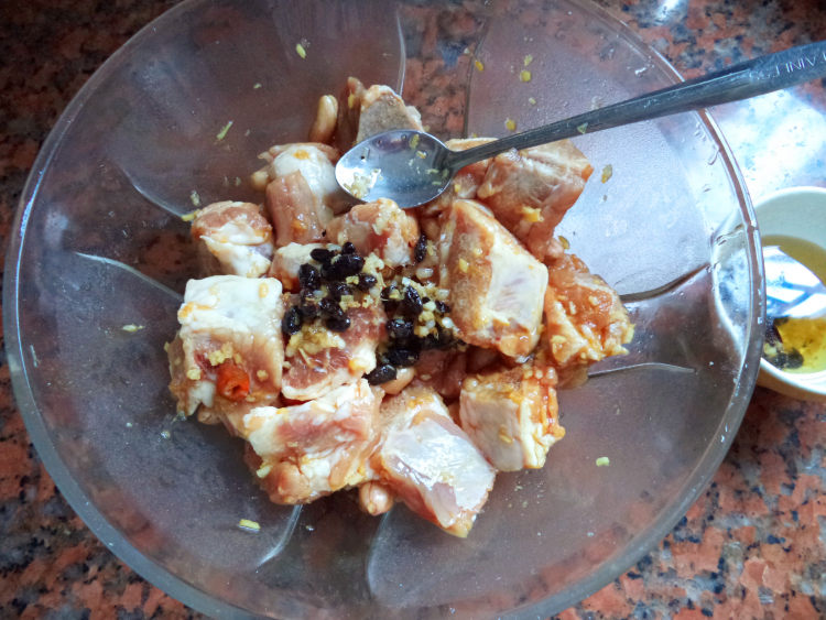 【手工美食】蒜茸豆豉步骤5