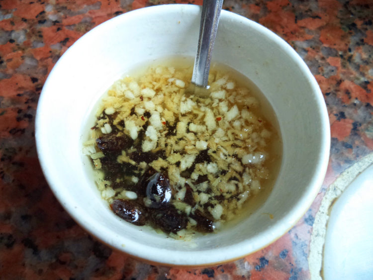 【手工美食】蒜茸豆豉步骤2