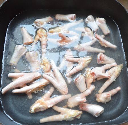 【手工美食】虎皮凤爪步骤2