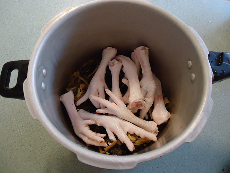陈皮蜜枣煲菜干汤步骤4