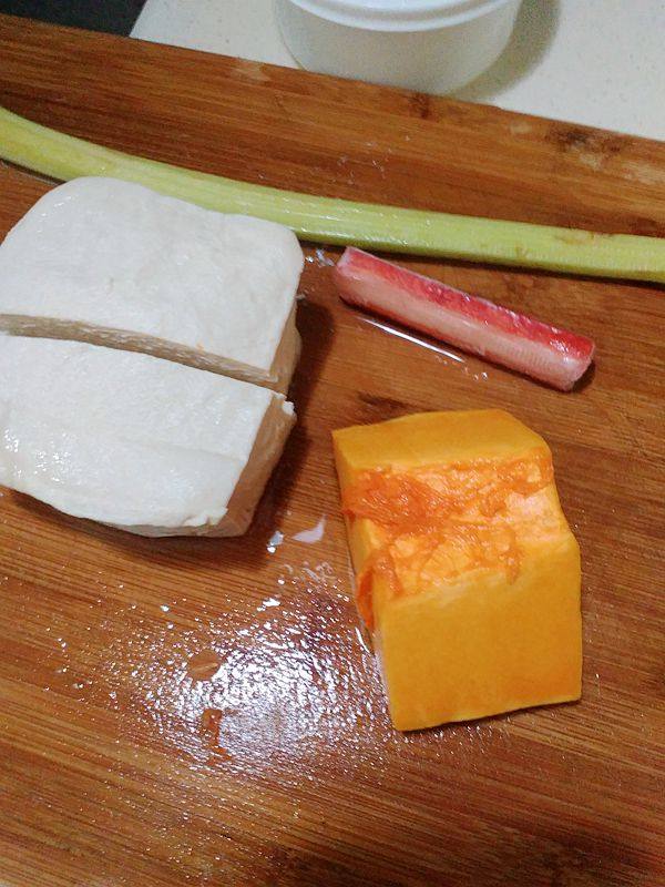 【手工美食】黄金豆腐步骤1