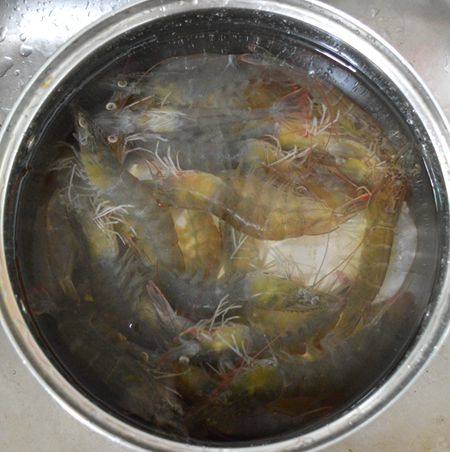 【手工美食】白灼虾步骤1