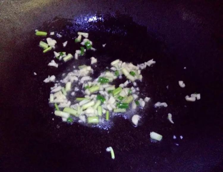 肉丝炒草菇步骤5