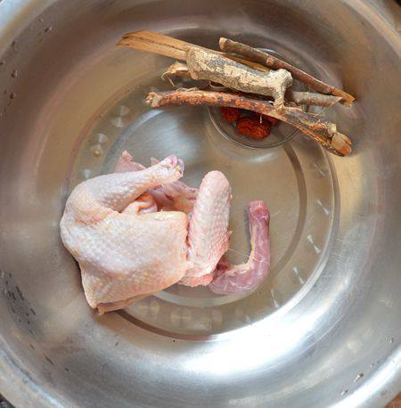 【手工美食】五指毛桃步骤1