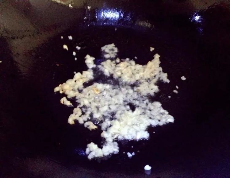 蒜蓉粉丝蒸鲍鱼步骤9