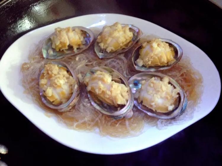 蒜蓉粉丝蒸鲍鱼步骤16