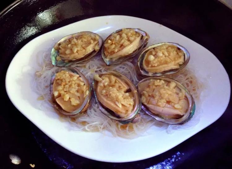 蒜蓉粉丝蒸鲍鱼步骤15