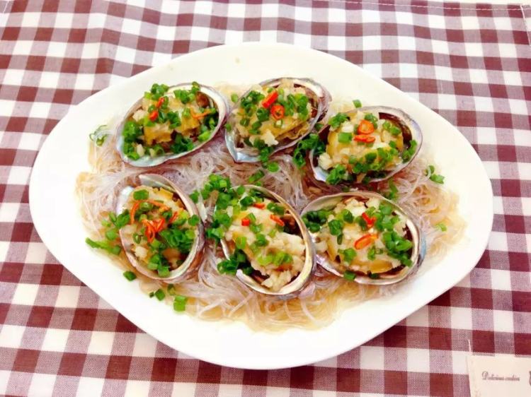 蒜蓉粉丝蒸鲍鱼步骤17