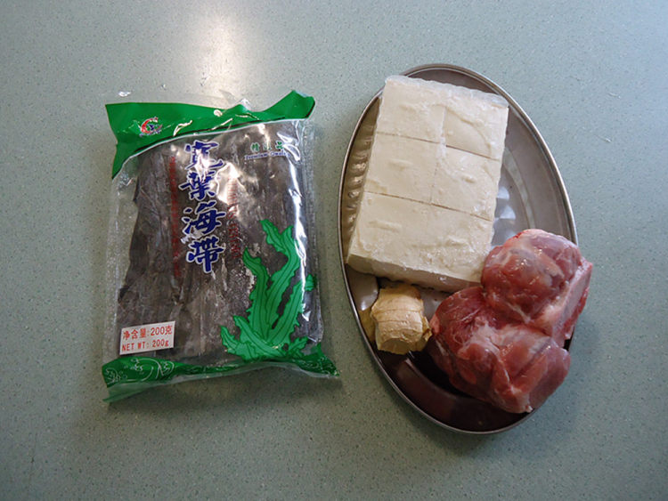 冻豆腐煲海带汤步骤1