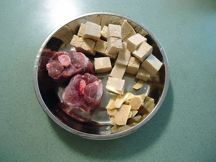冻豆腐煲海带汤步骤2