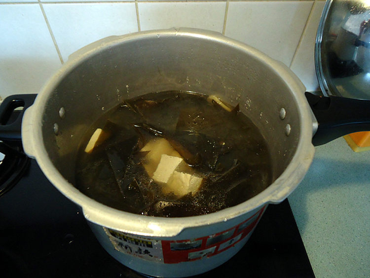 冻豆腐煲海带汤步骤10