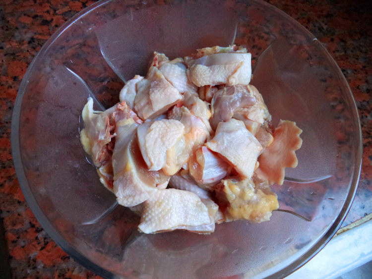 【手工美食】特色香鸡步骤1
