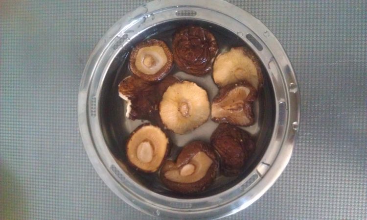 香菇腊肠烧卖步骤3