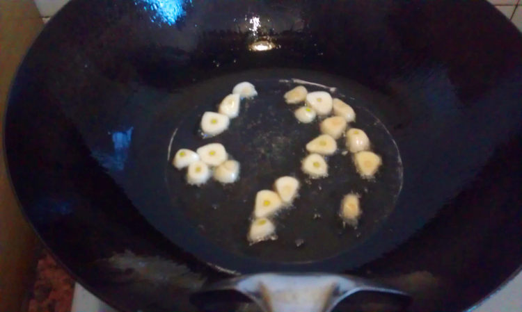菜远炒腊肠步骤3