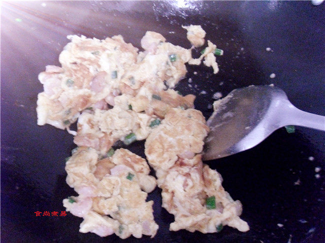 虾仁炒蛋步骤8