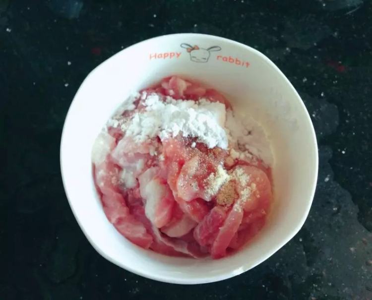 肉丝蟹味菇步骤1