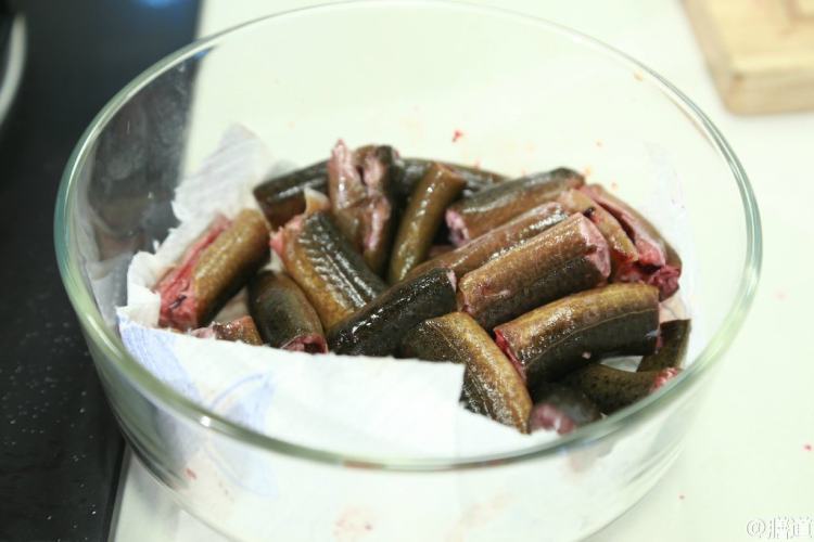 砂锅蒜子鳝鱼步骤11