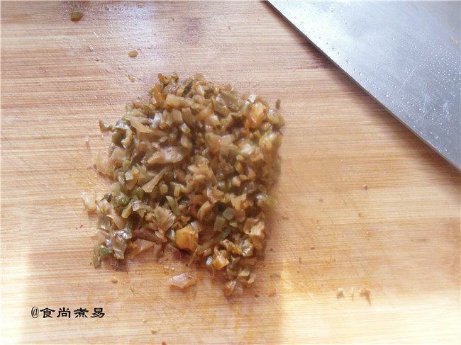 榨菜煎蛋步骤2