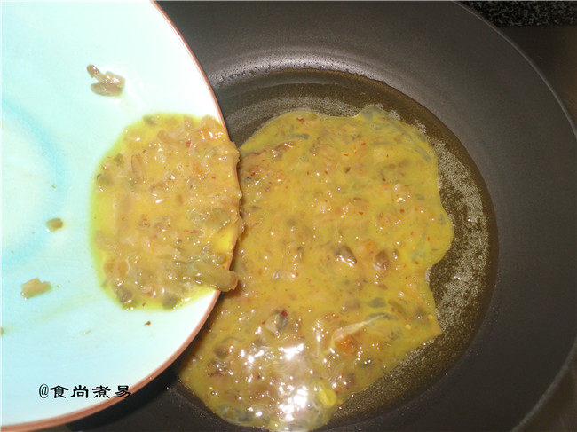 榨菜煎蛋步骤5
