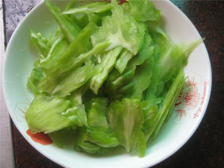 鲮鱼苦瓜步骤2