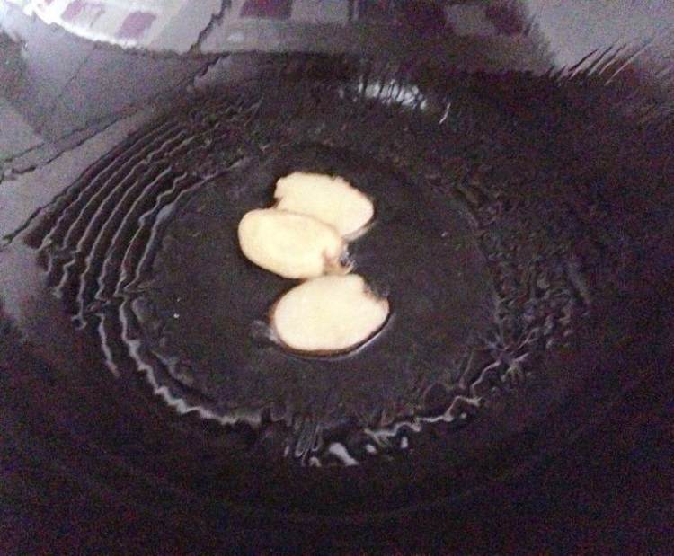 塘鲺黑豆汤步骤3