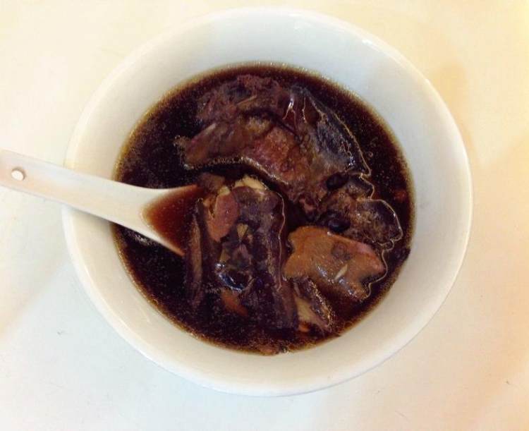 塘鲺黑豆汤步骤10