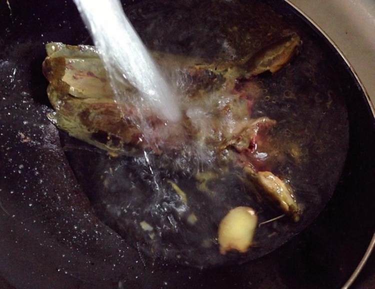 塘鲺黑豆汤步骤6