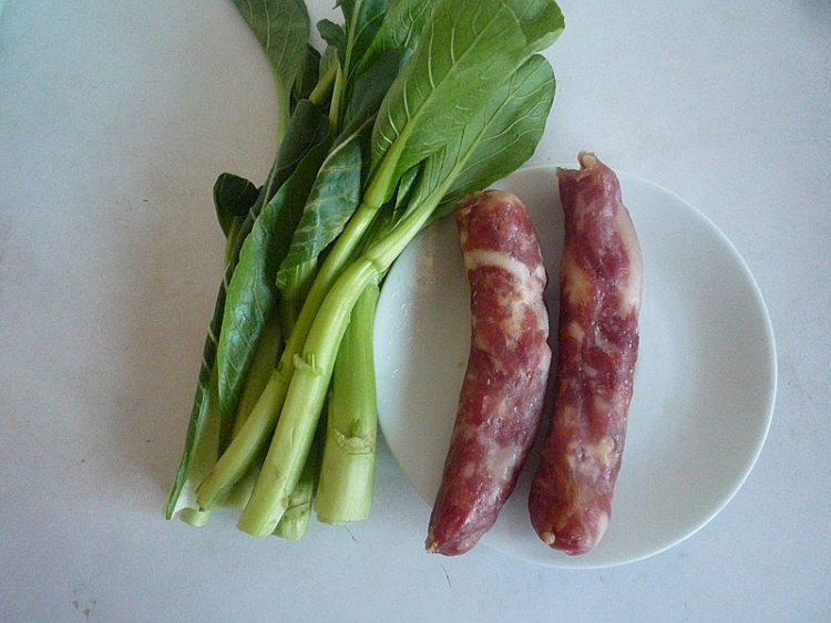 腊味菜心步骤1