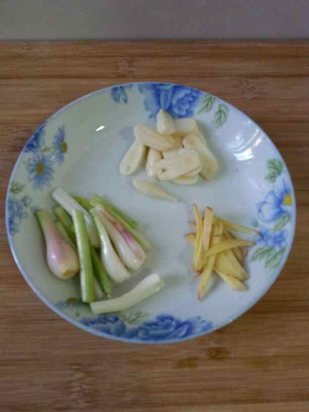 茶树菇焖鸡翅步骤4