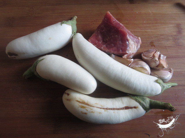 肉末蒜蓉茄子步骤1