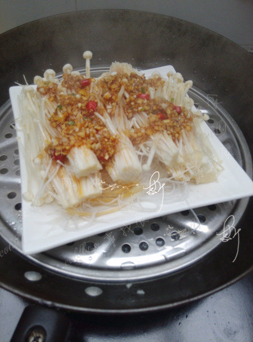 蒜茸粉丝蒸金针菇步骤7