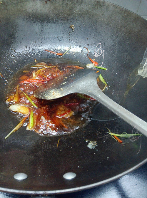 啤酒煎焖黄花鱼步骤7