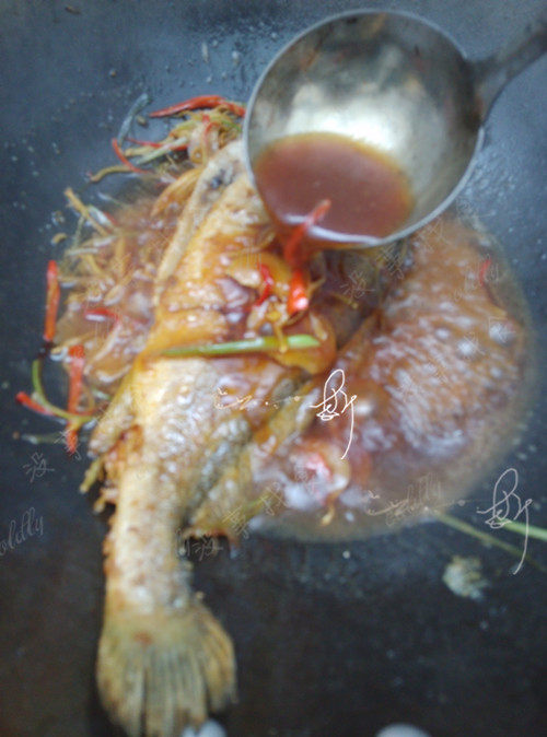啤酒煎焖黄花鱼步骤9
