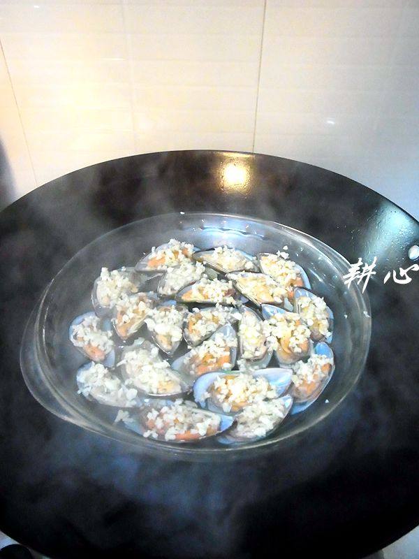 蒜蓉蒸青口步骤7