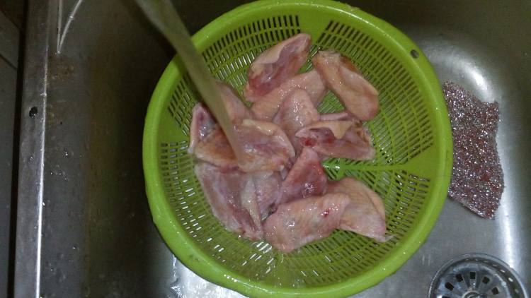 油焗芝麻鸡翅步骤1