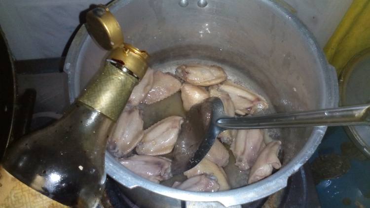 油焗芝麻鸡翅步骤7