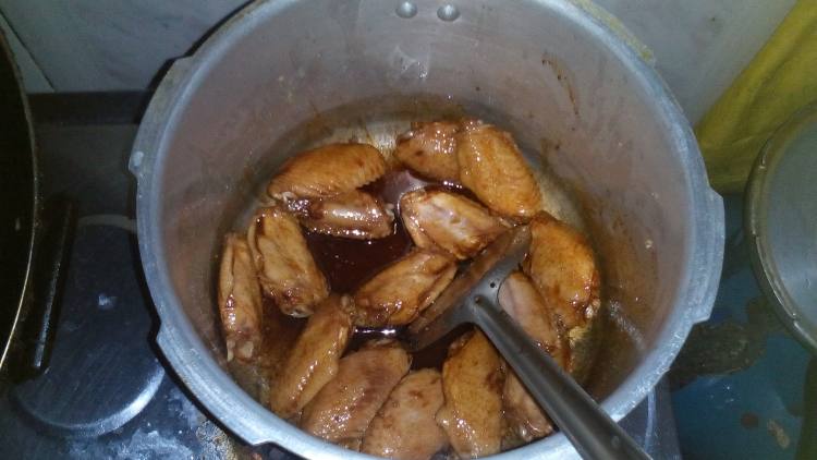 油焗芝麻鸡翅步骤8