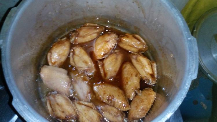 油焗芝麻鸡翅步骤9