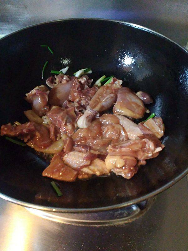 鲜鲍鱼焖鸡肉步骤5