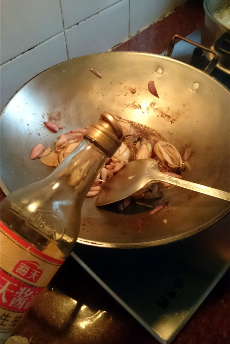 姜葱炒生蚝步骤6